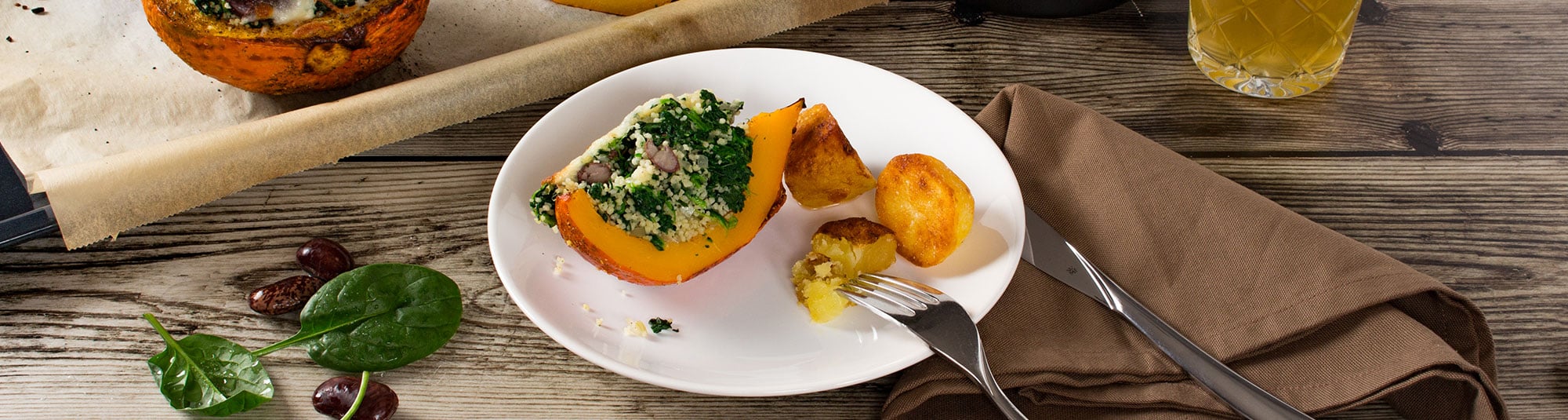 Gefüllter Kürbis mit Spinat und Couscous