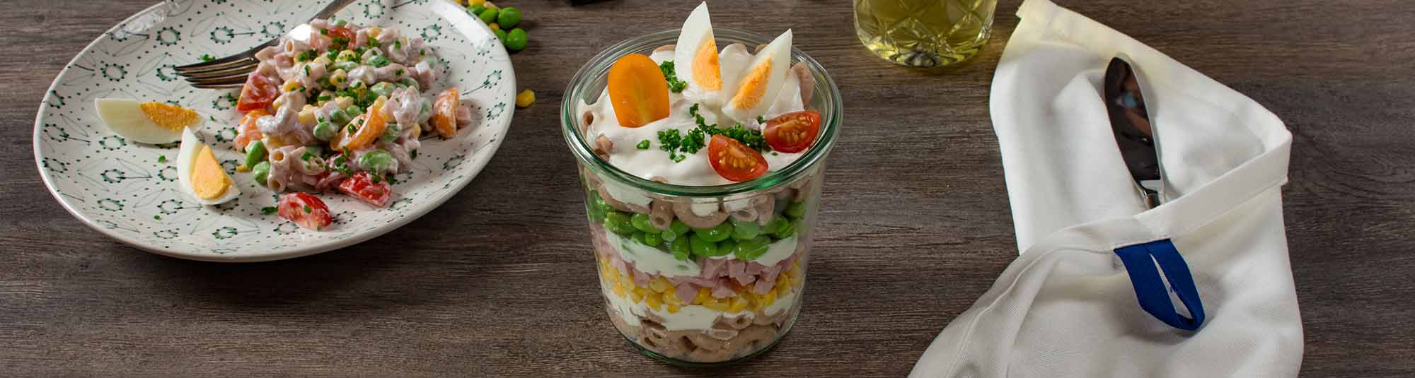 Schichtsalat mit knackigen Sojabohnen und Mais