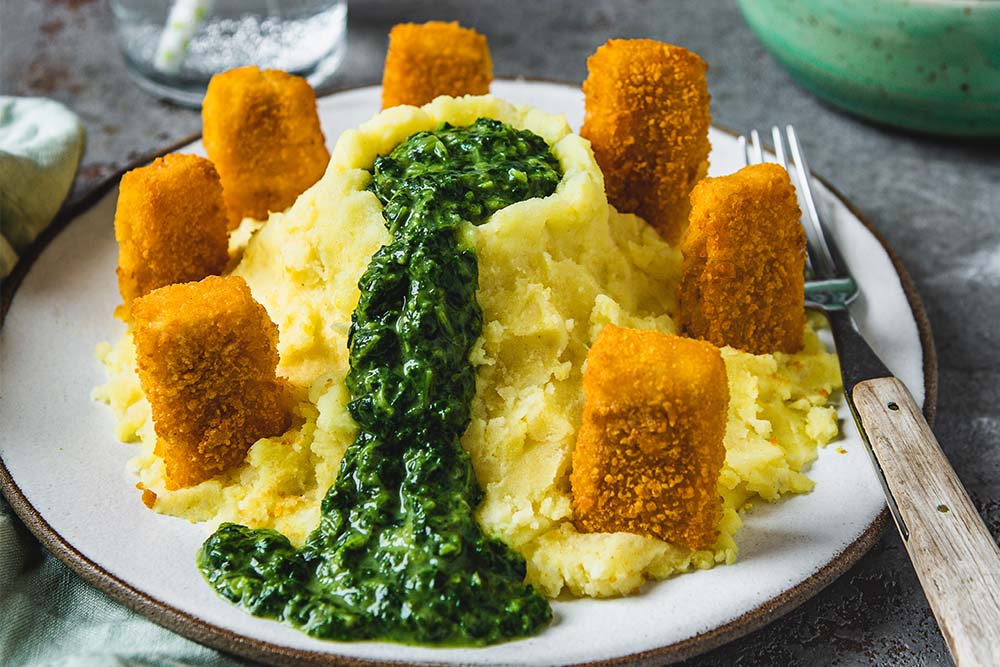 Abenteuerteller: Spinat-Vulkan mit Fischstäbchen