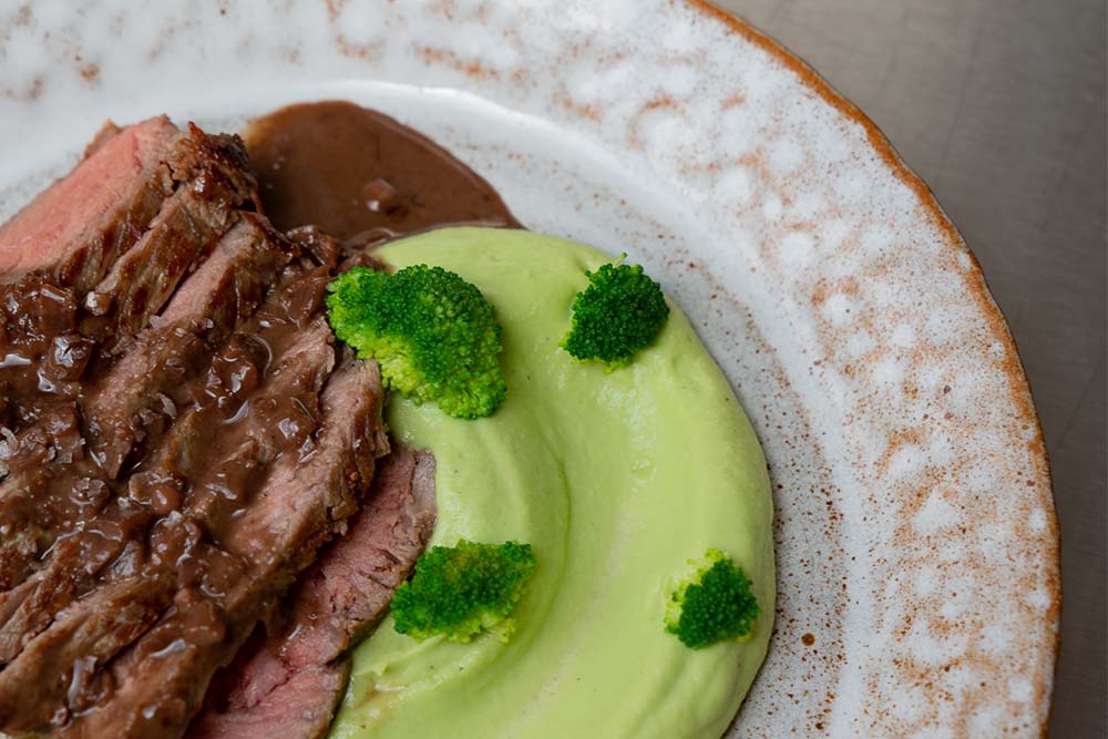 Brokkoli-Püree mit Rumpsteak