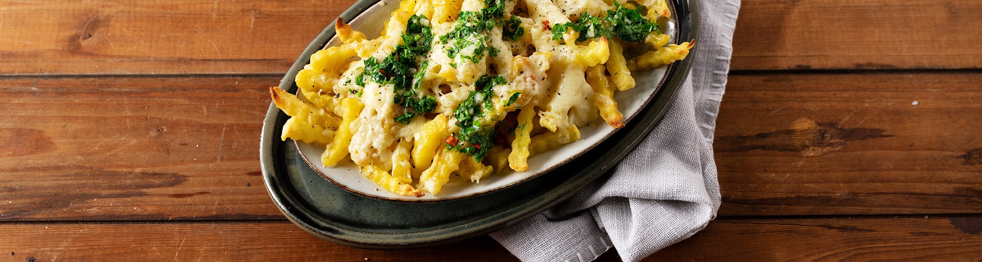 Cheese Fries mit Knoblauch-Petersilien Pesto
