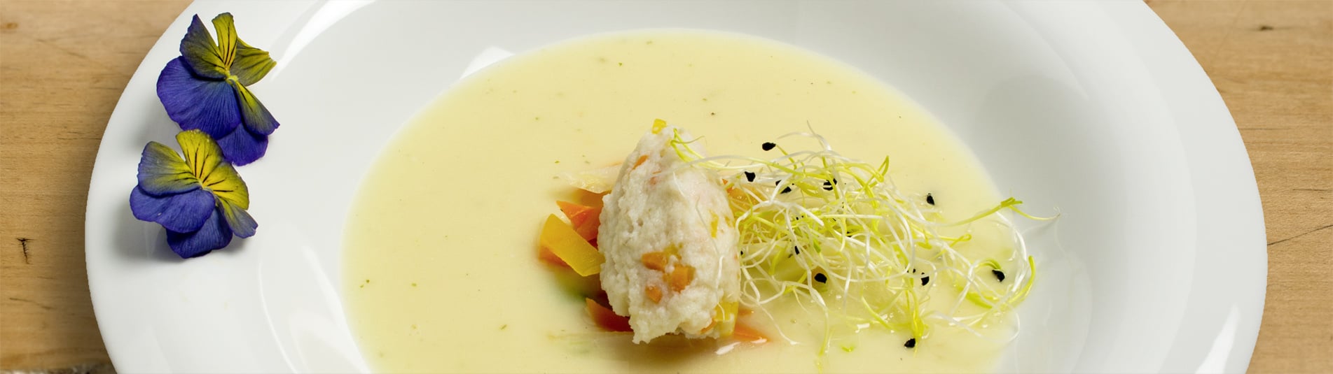 Parmesanweinsuppe mit Gemüse-Polardorsch Nockerl     