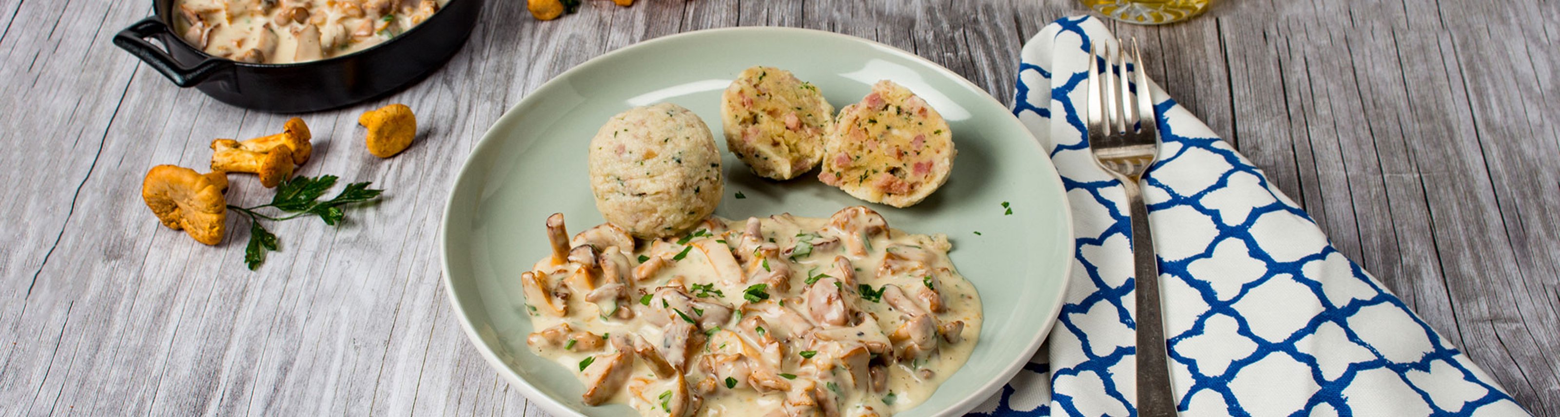 Schwammerlsauce-mit-Semmelknoedel.jpg